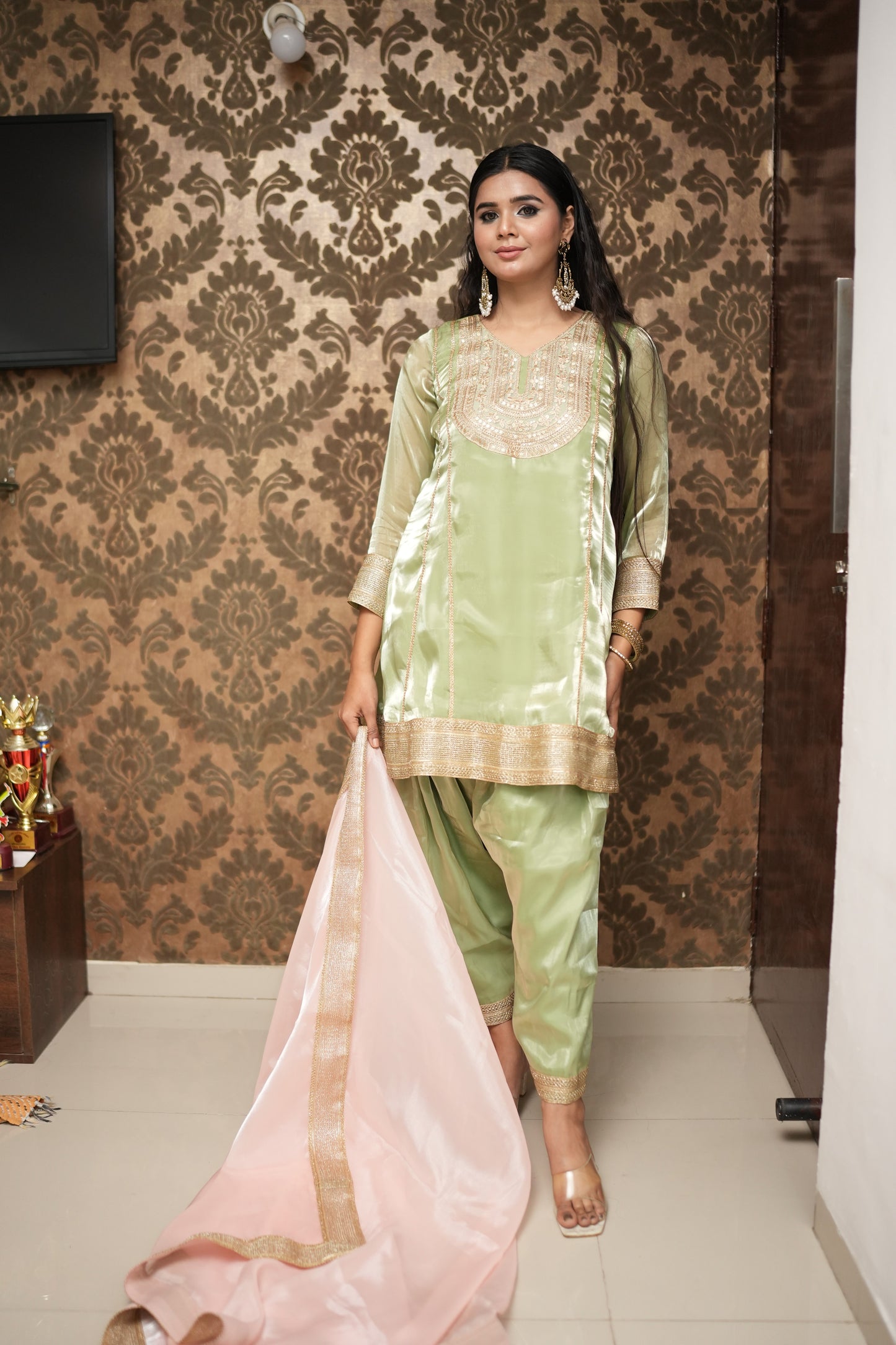 दिशा's Kiladar Organza Suit Set