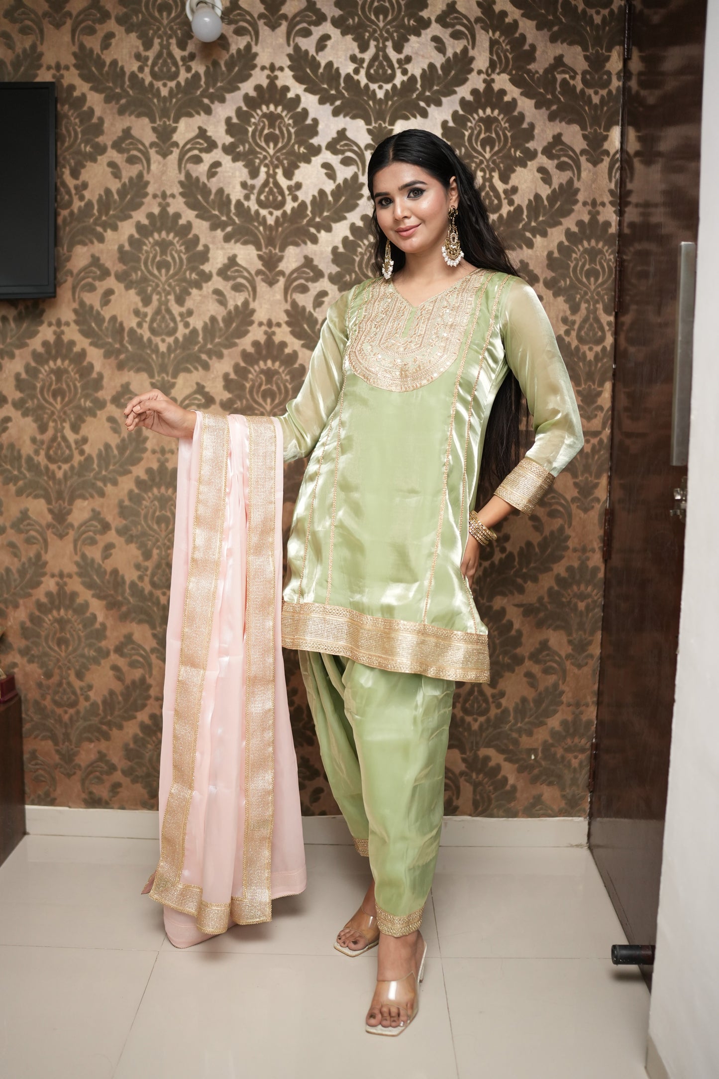 दिशा's Kiladar Organza Suit Set