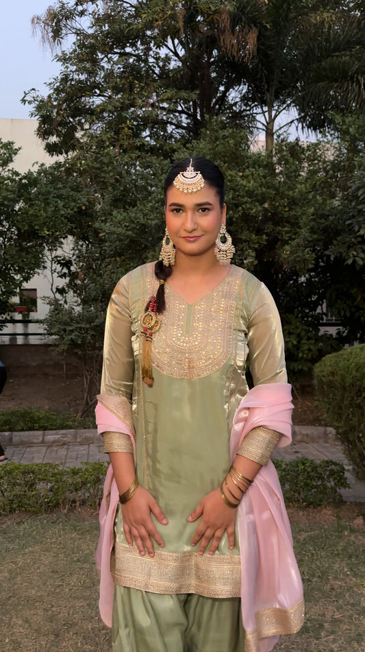 दिशा's Kiladar Organza Suit Set